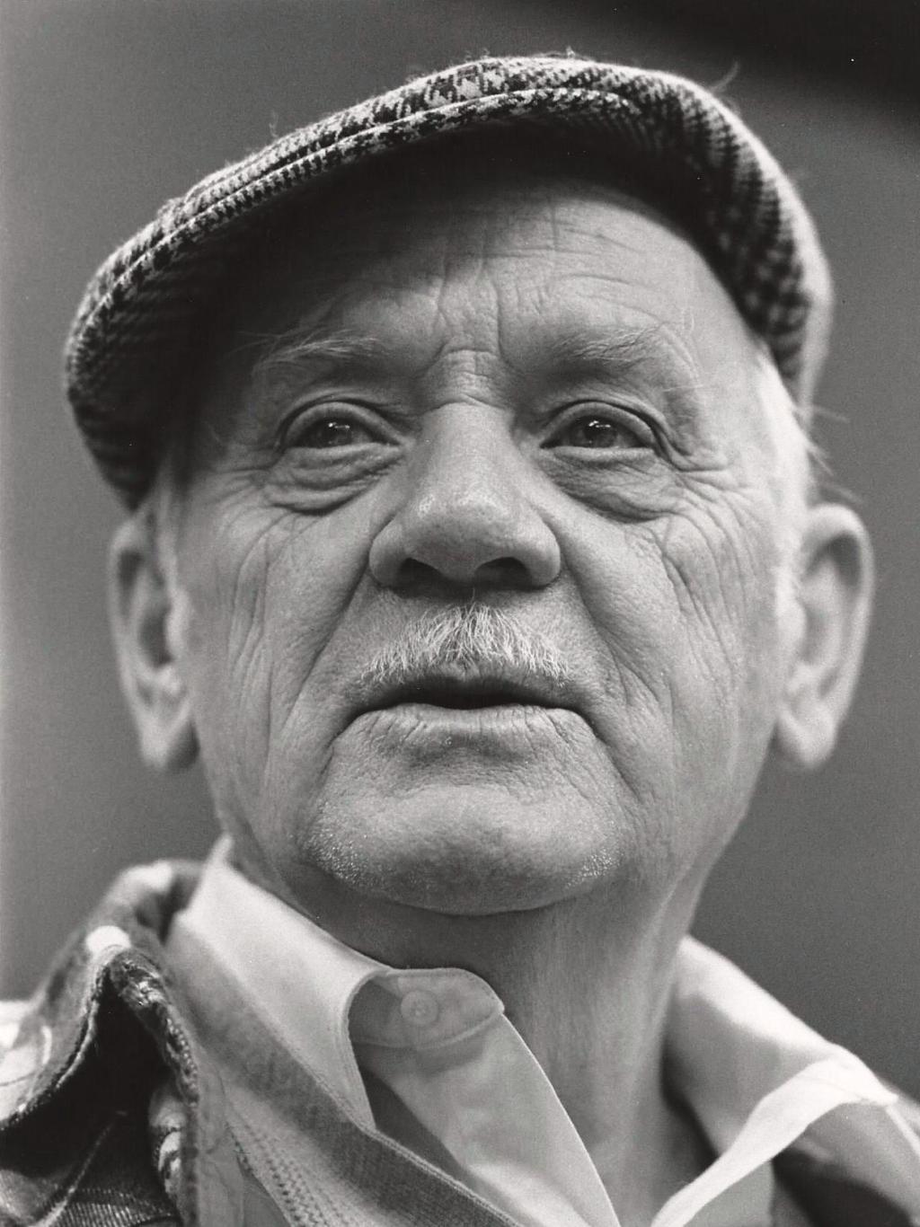 älterer Robert A. Monroe mit Mütze 